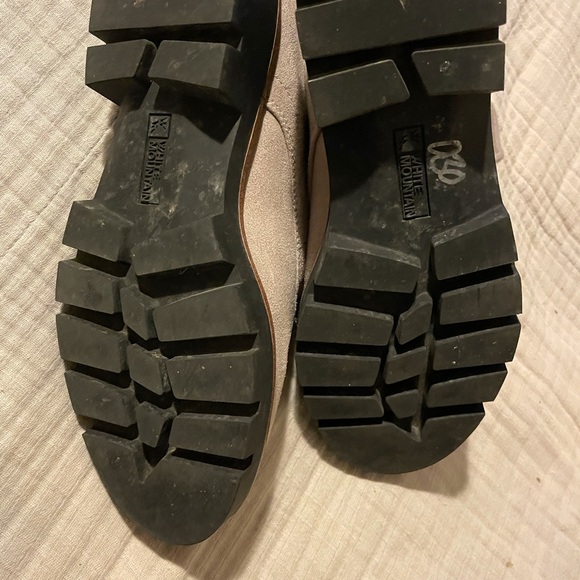 White mountain brand booties! Fully lined for those cold days! - Picture 4 of 5